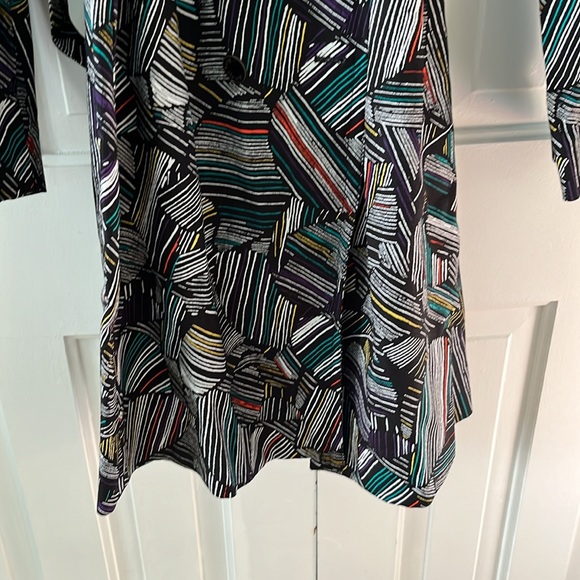 NWOT Luxury Multi-Color Fully Lined Trench Coat With Belt. Size (M). - Picture 7 of 10